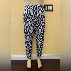 Nike Men’s Size Medium NSW Black/White Printed Swoosh Woven Jogger Pants